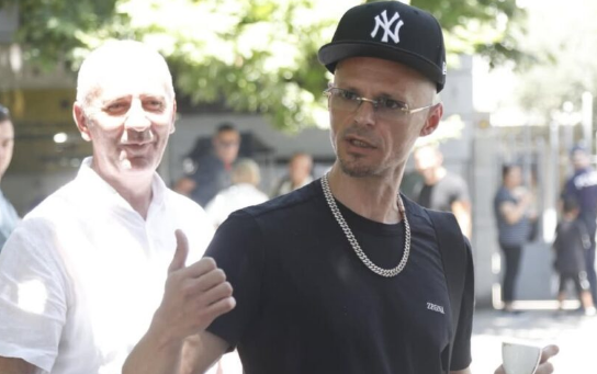 Cllevio zbulon rrahjen e tij: "Ishin 12 veta, më sulmuan brutalisht"
