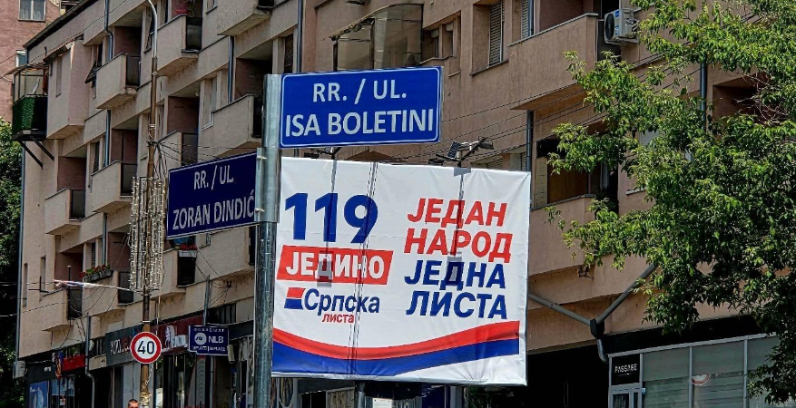 LVV vendos tabelë me emrin e ish kryeministrit serb në Mitrovicën e Veriut