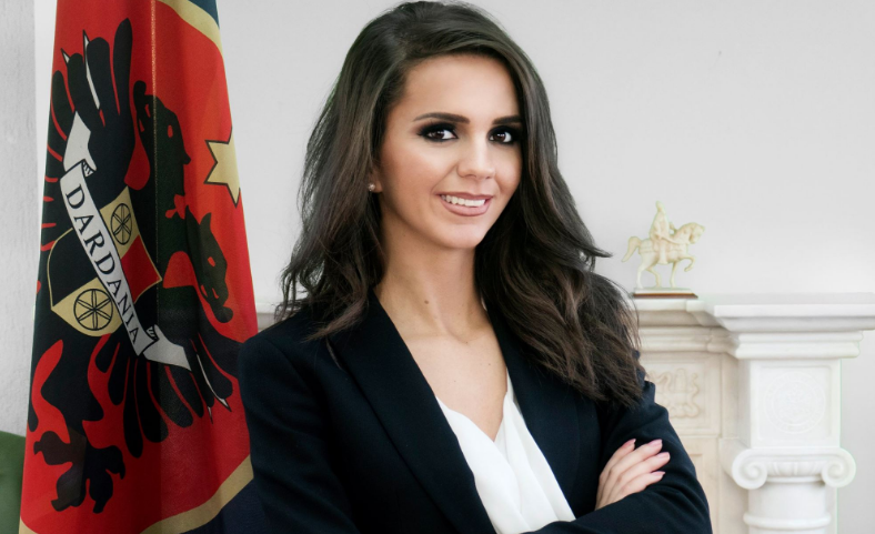 Vajza e Ibrahim Rugovës bëhet nënë për herë të parë