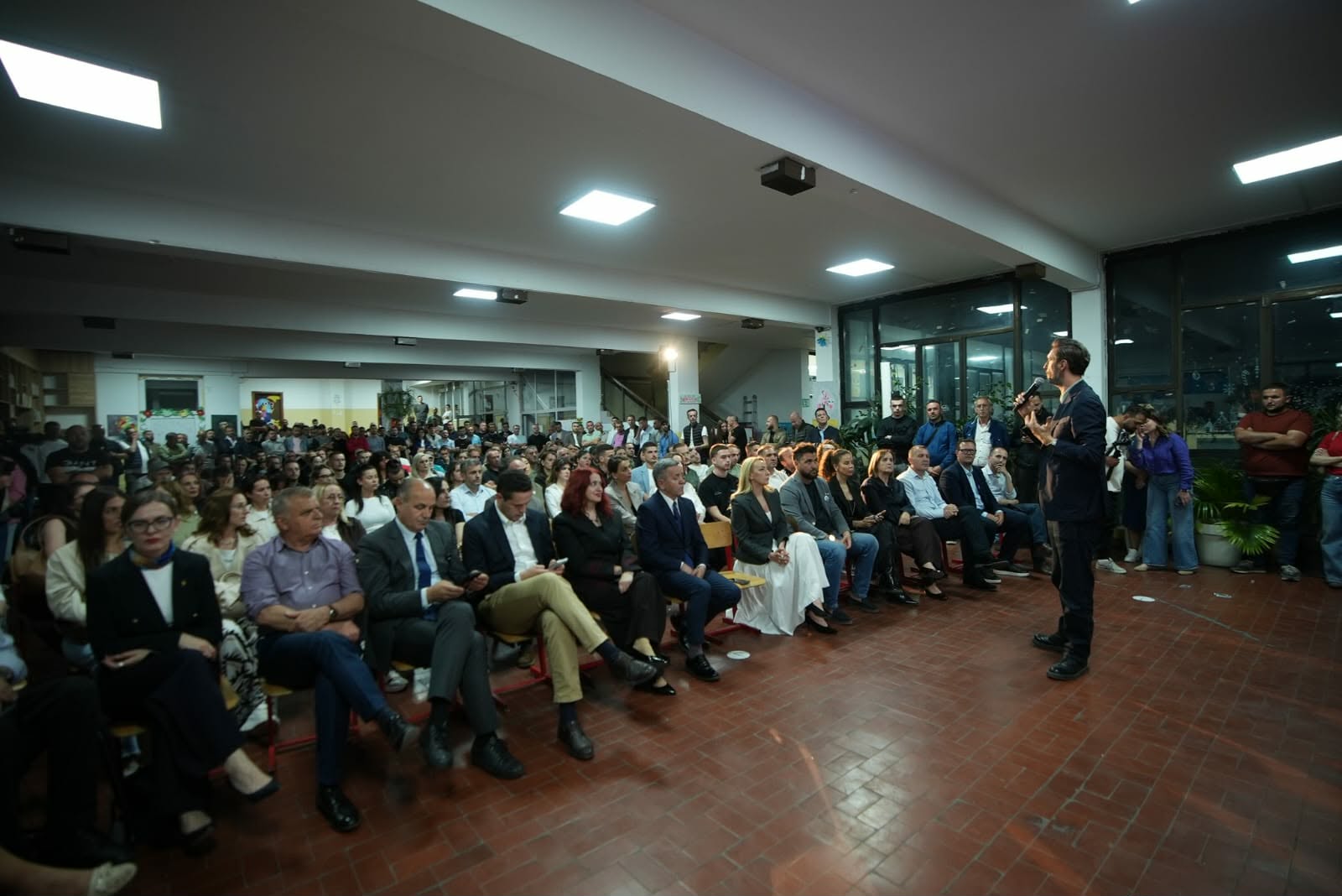 Uran Ismaili  Në Kosovën e udhëhequr nga Kurti ka vetëm kriza  Bedri Hamza është zgjidhja për ndryshim