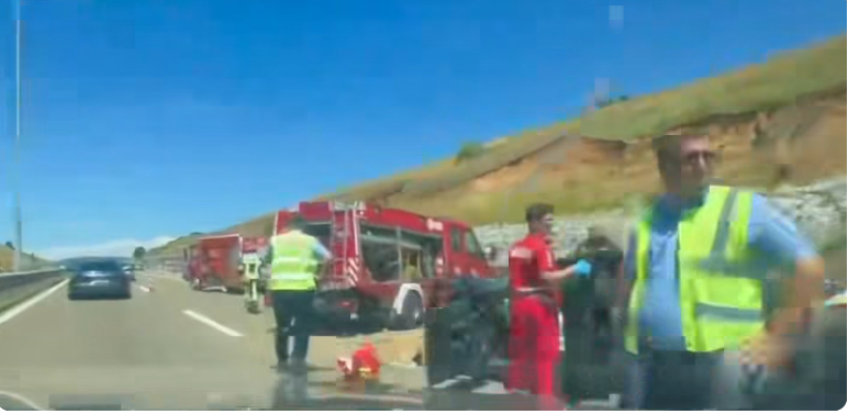  Burri e gruaja të lënduar   detaje nga aksidenti i rëndë në autostradën  Ibrahim Rugova 