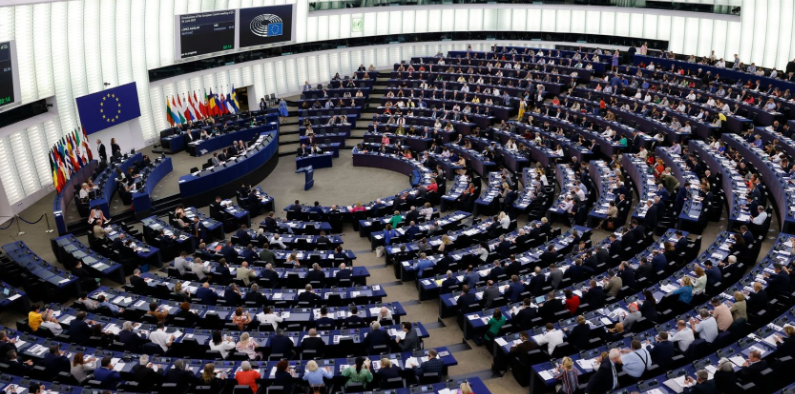 Kosova merr mbështetje nga Brukseli dhe Uashingtoni  por përballet me sfida politike