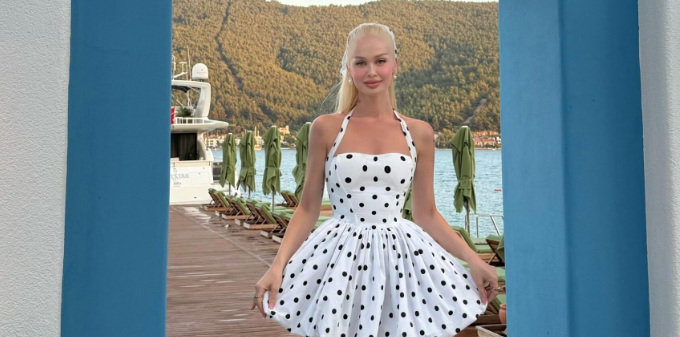 Danja shndërron pushimet në Turqi në spektakël modash: Fustani që bëri bujë
