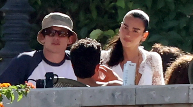 Dua Lipa dhe Callum Turner festojnë me drekë në Siçili pas dasmës së tyre të bukur 
