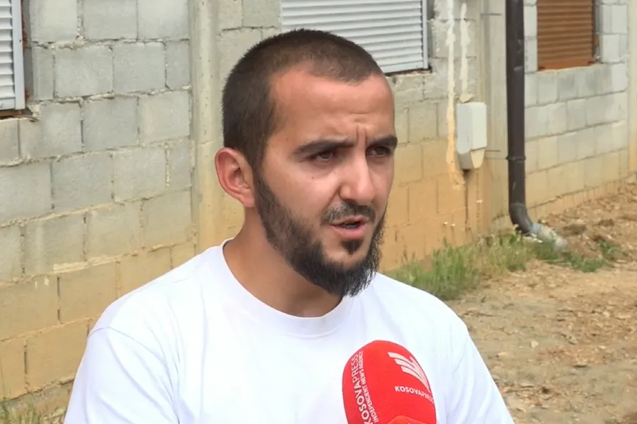 Hoxha i Zlipotokut u vra para derës së shtëpisë me thikë  djali i axhës jep detaje