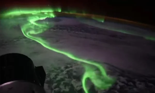 nasa-publikon-pamje-interesante-te-rralla-te-pare-mbi-toke
