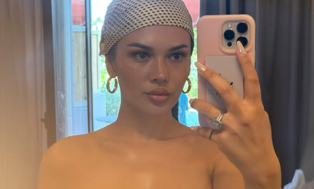 Dikur u komentua për mbipeshë  sot Sellma publikon me krenari poza me bikini