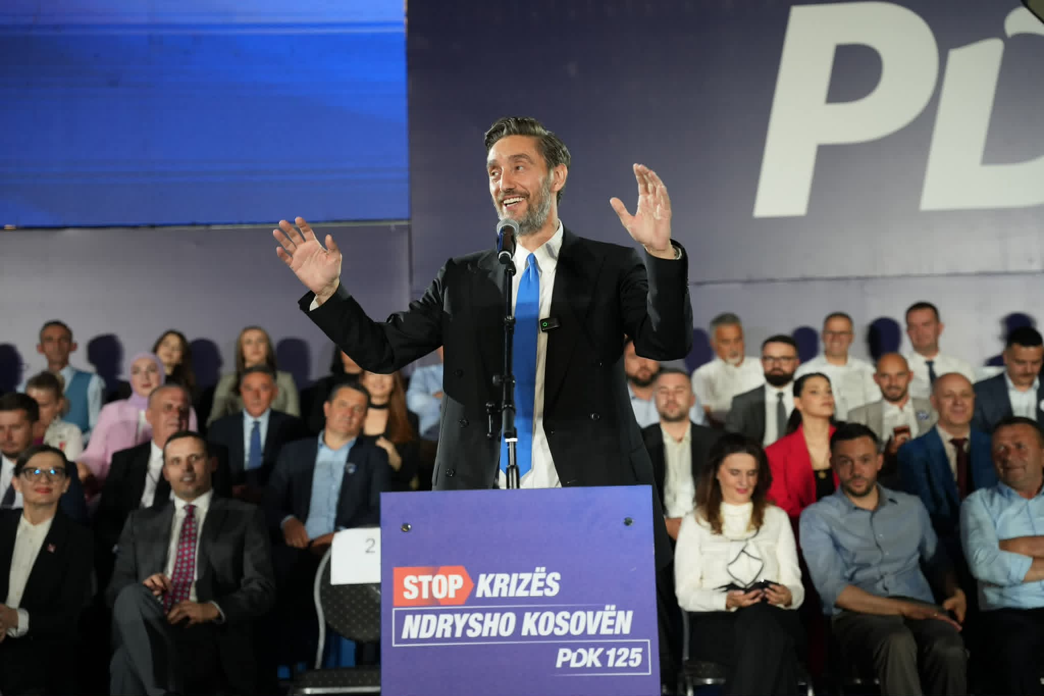 Uran Ismaili me thirrje qytetarëve nga tubimi përmbyllës i PDK së  Mos e lini vendin në krizë  votoni Bedri Hamzën  ta zhvillojmë Kosovën