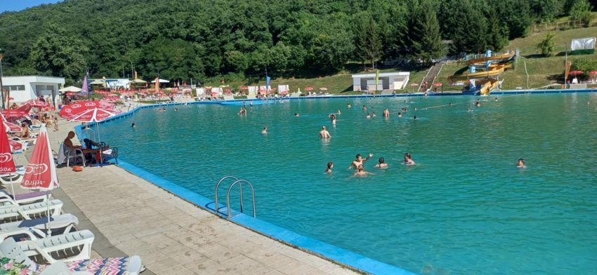 Rihapet sot Pishina e Gërmisë  ndërmarrja që e menaxhon thotë se analizat e ujit kanë dalë mirë