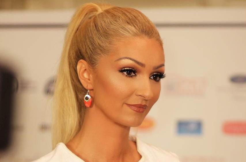 Diellza Kolgeci ndan pamjet e fshehura nga karriera e saj në vitet ’90
