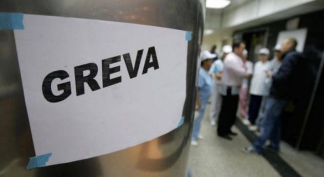 Punëtorët teknikë të shkollave në Prishtinë hyjnë në grevë  kërkojnë pagën e qershorit