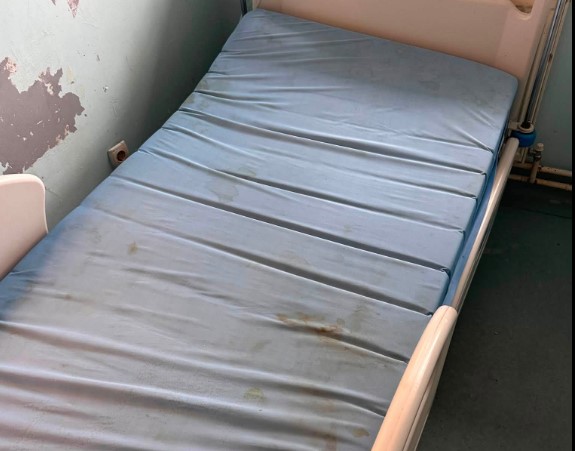 Denoncoi kushtet në Pediatri  nëna  Më vizituan dy herë dhe më kërkuan raport