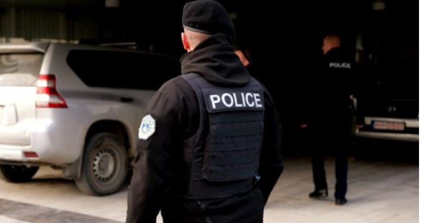 Bastiset shtëpia e një të dyshuari për krime lufte në Zubin Potok  sekuestrohen prova nga periudha e luftës