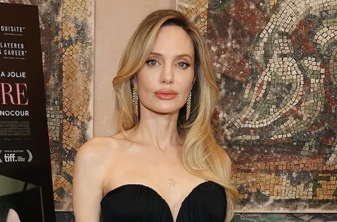 Angelina Jolie ndërpret largimin nga SHBA: Cili është problemi?
