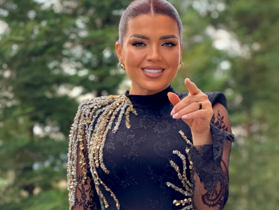 Edona Llalloshi shfaq një mesazh misterioz me fustanin e saj të ri: Çfarë thotë veshja? 