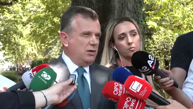  Po protestuesve  jo dhunës   Balla  Dëgjojmë shqetësimet e qytetarëve  jo sulmet ndaj Policisë