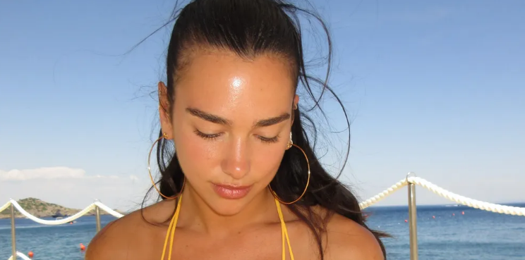 Dua Lipa e nis trendin: Bikinit me dantelle që do të mbizotërojë këtë verë 