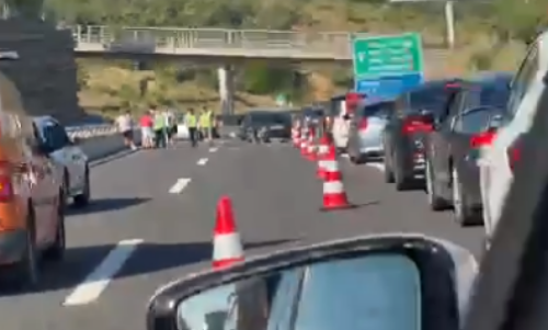 Aksident pranë pikës kufitare në Morinë  6 makina përplasen  tetë të lënduar