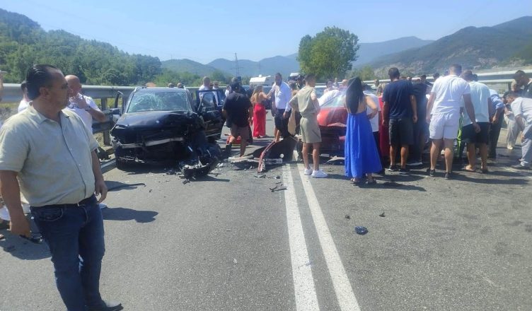 Aksident i rëndë në Rrugën e Kombit  dy të plagosur