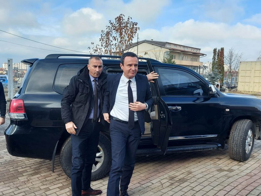  Xhipat e zinj   Zyra e Kryeministrit merr me qira dy automjete për rreth 60 mijë euro