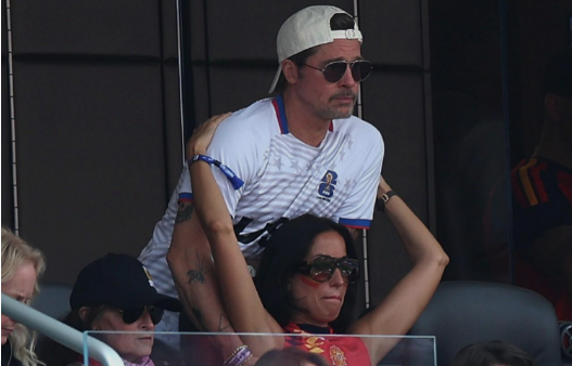 nje-goditje-e-madhe-per-brad-pitt-in-femijet-kerkojne-te-mos-mbajne-me-mbiemrin-e-tij