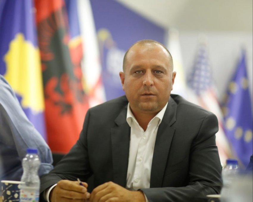 Dushi  Tri palë zgjedhjet e fundit treguan se LDK ja nuk po rritet  kjo ka shkaktuar probleme brenda partisë