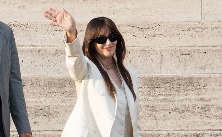 Monica Bellucci: Si ikonë e modës në Romë, ajo përcakton standarde të reja elegance 