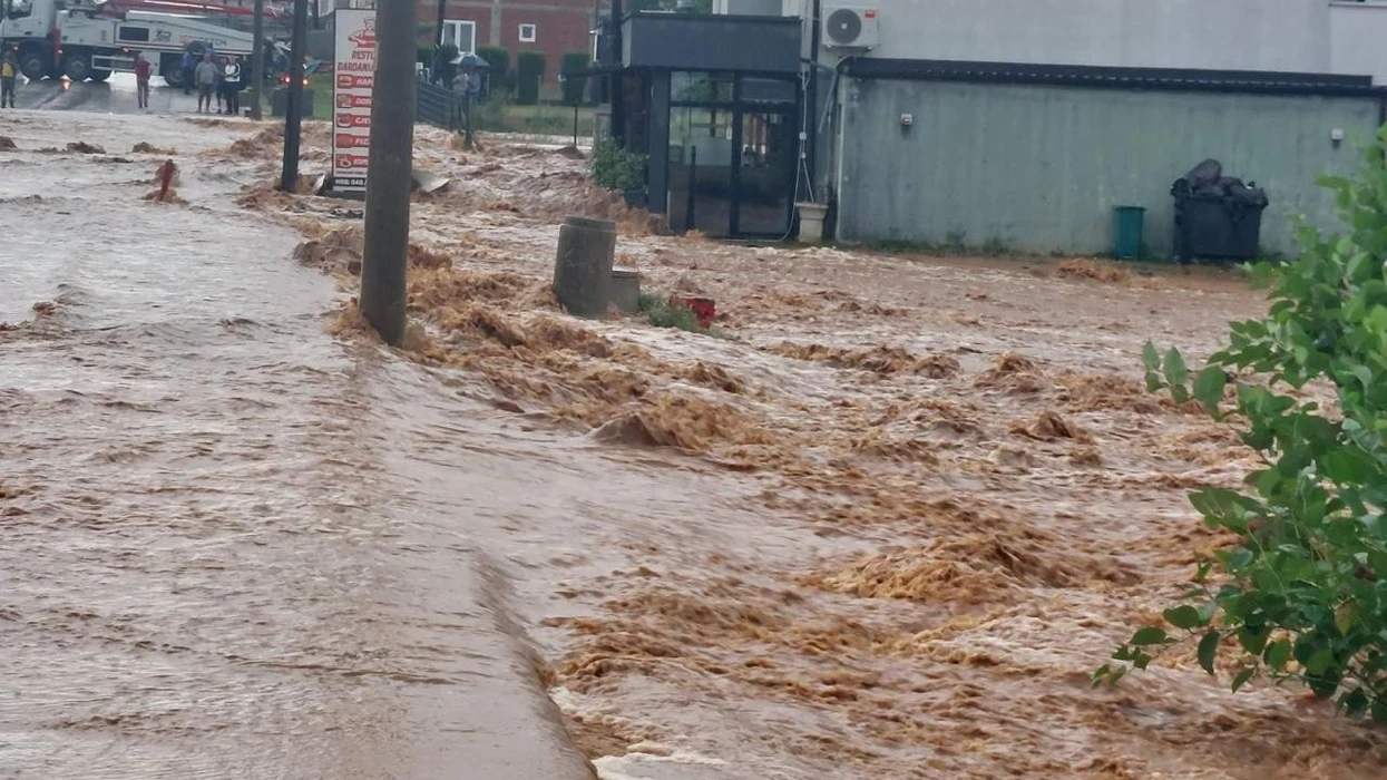 Bllokohet për qarkullim një pjesë e magjistrales Ferizaj Gjilan  shkak reshjet e mëdha të shiut