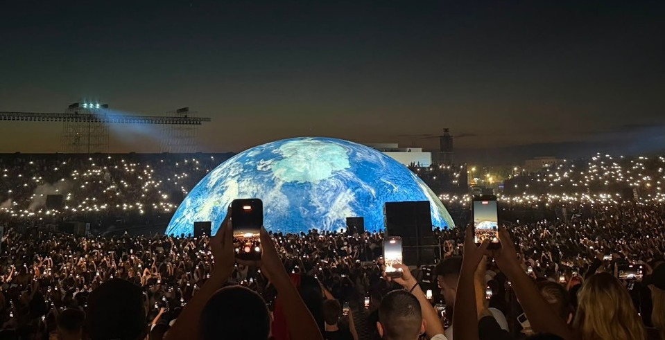 Kanye ndez Tiranën  Minutat e fundit para koncertit  mijëra fansa mbushin  Eagle Stadium 