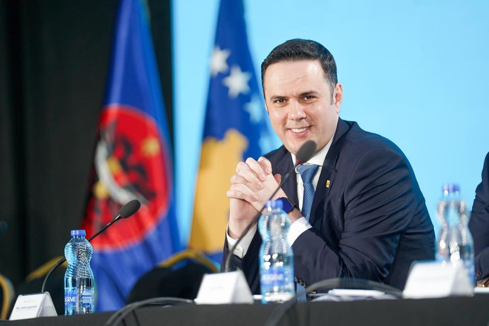 Nis mbledhja e nënshkrimeve për shkarkimin e Lumir Abdixhikut