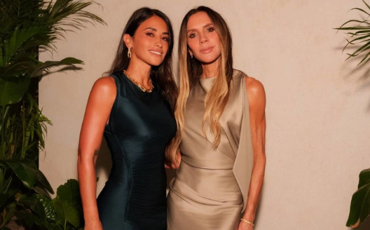 Antonela Roccuzzo shfaqet në hapjen e butikut Victoria Beckham gjatë gjysmëfinales së Kupës së Botës 