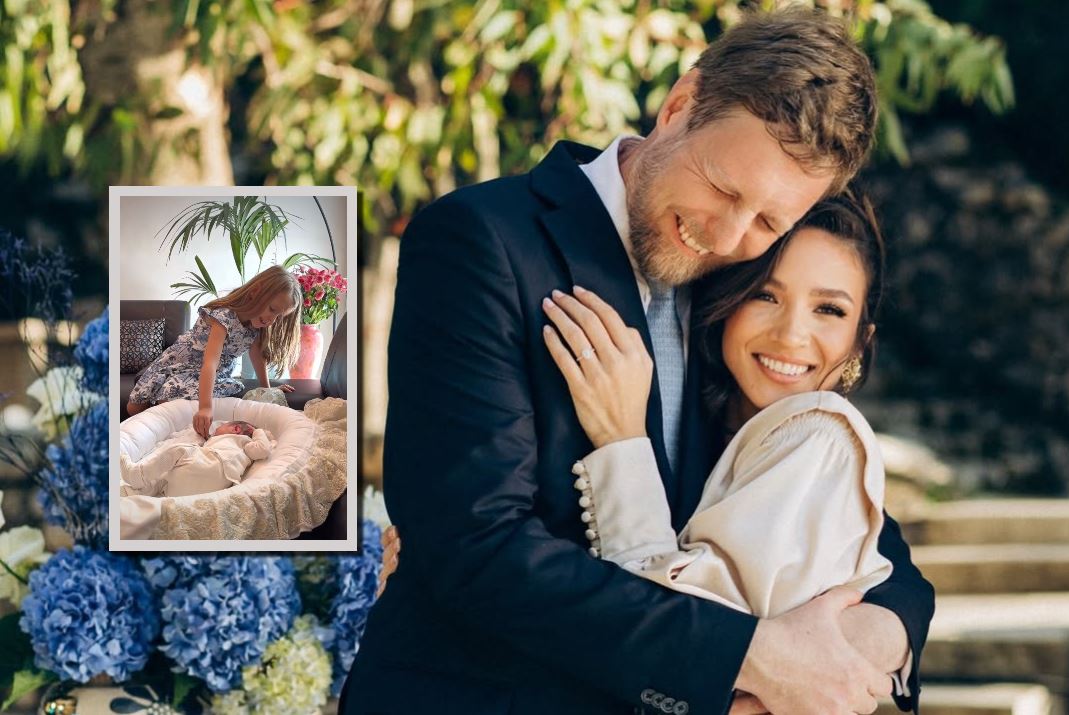 Momenti emocionues në familjen mbretërore/ Princeshë Geraldina i këndon vëllait të porsalindur Aleksandër