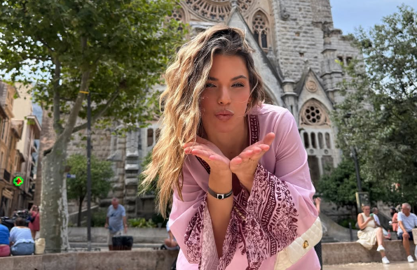Shqipe Hysenaj në pushime: Detaji që e ngatërroi gjithë internetin 