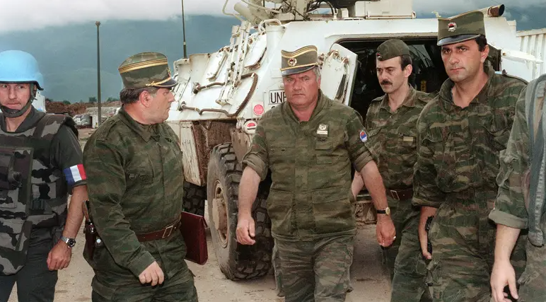 Ndërron jetë krimineli Ratko Mladiq