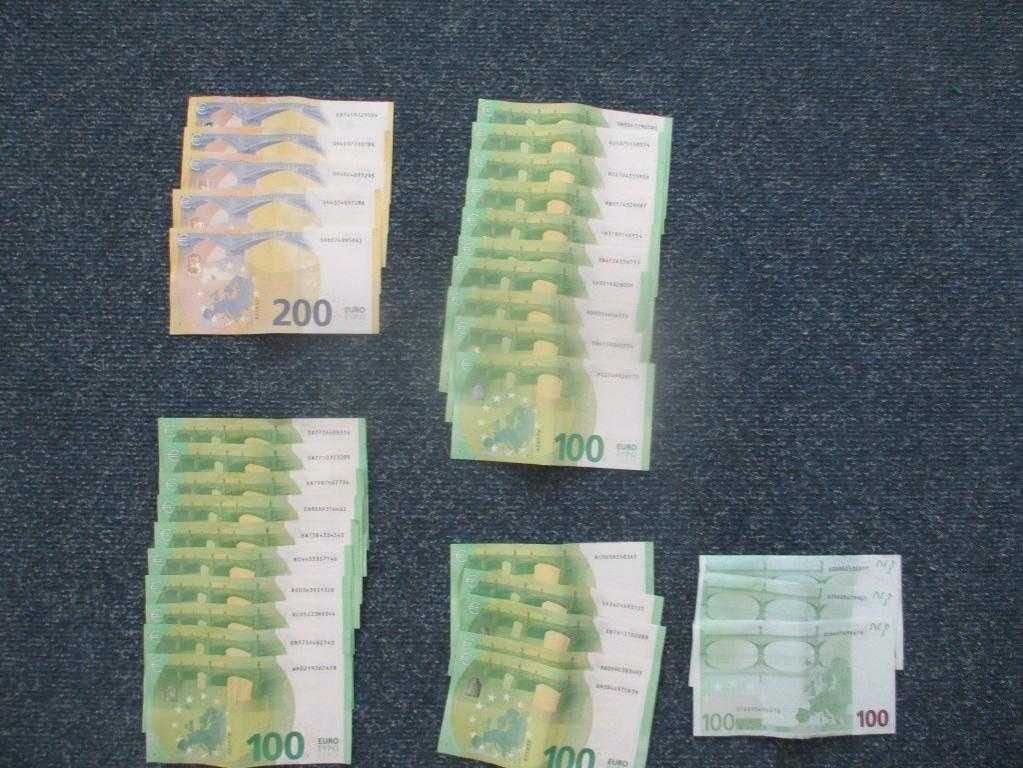 Familja gjakovare dorëzon në polici zarfin e humbur me 3 mijë e 800 euro