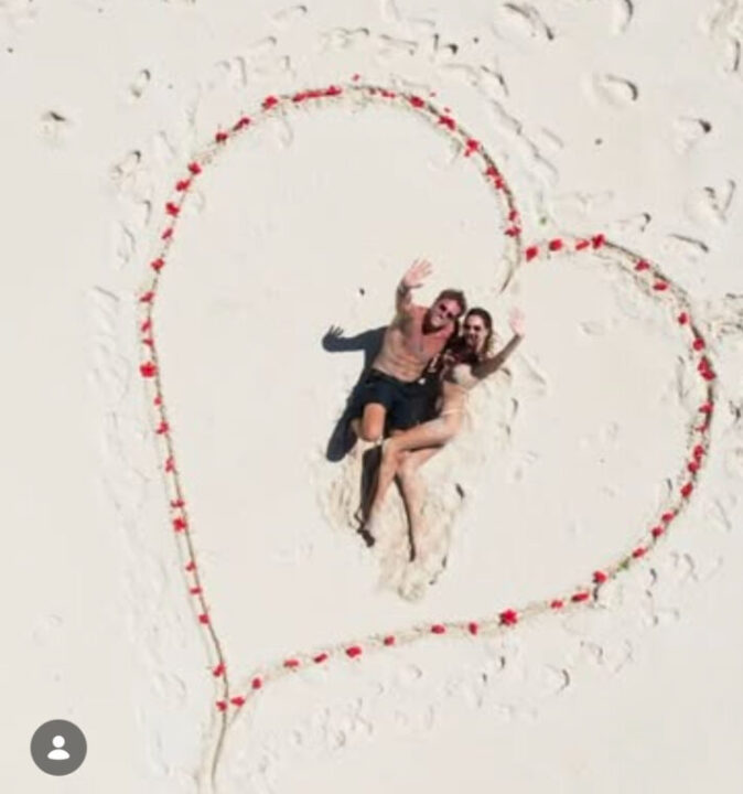 Pas dy vitesh lidhje  modelja e famshme merr propozimin e ëndrrave
