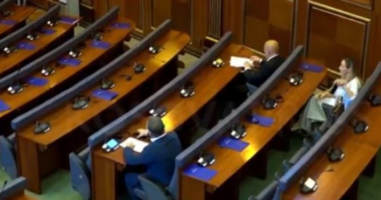 PDK e AAK shkojnë në Kuvend  të pranishëm edhe Hamza e Haradinaj
