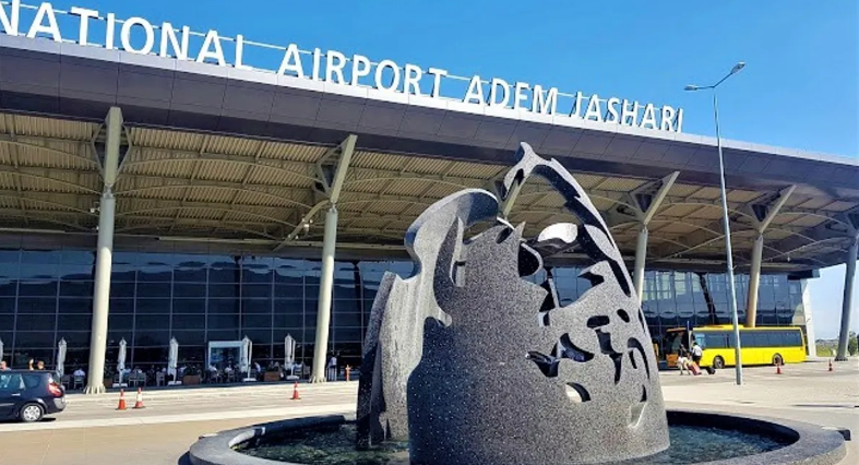 Rrahje për çmimin e udhëtimit në Aeroportin  Adem Jashari    taksisti godet kolegun me shufër metalike  ndalohet për 48 orë