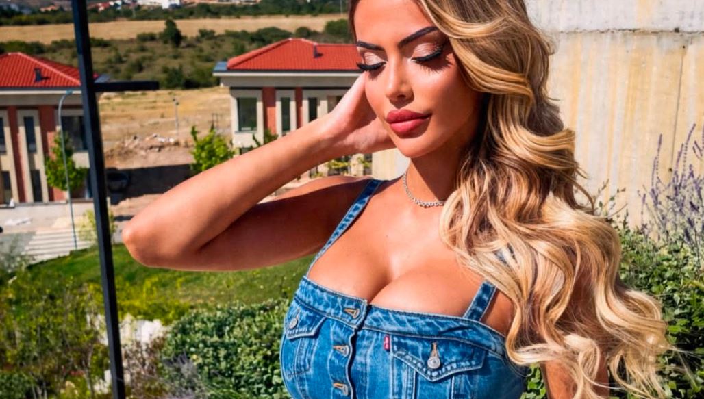 Brikena Selmani shfaqet më elegante se kurrë, ja çfarë bie në sy