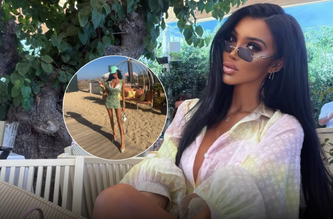 Chloe shfaqet në plazh  por detaji i fustanit nuk kalon pa u vënë re