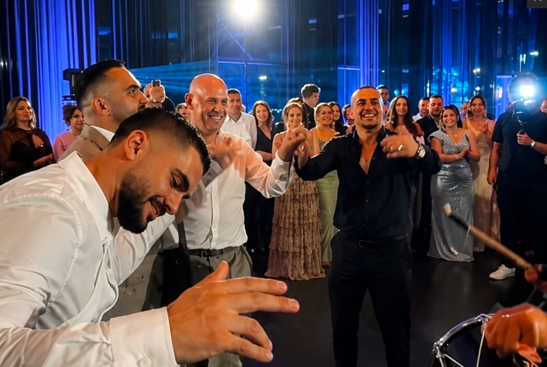 Don Xhoni pajtohet me Ramiz Lladrovcin në dasnmën e vëllaut të tij