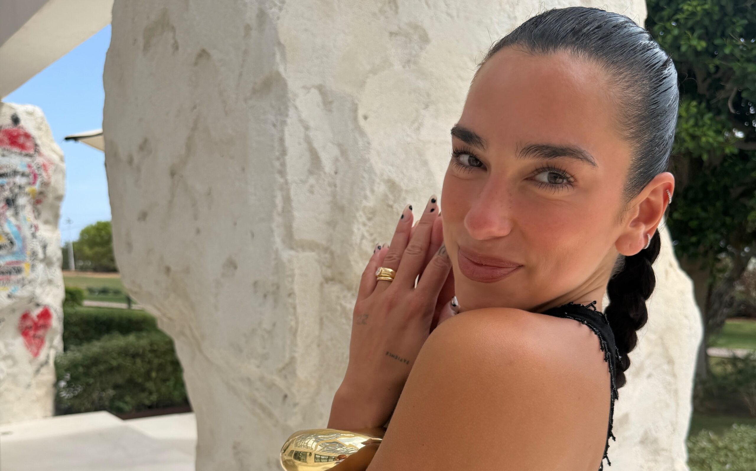 Dua Lipa numëron orët deri te ditëlindja  zbulon detajin e veçantë