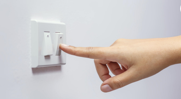 Kurseni energjinë elektrike në shtëpi me këto 7 metoda të thjeshta
