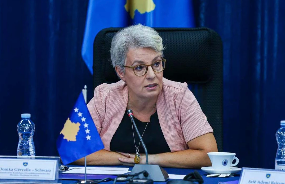 Përplasja me BE në për gjyqtarët serbë  ministrja Gërvalla  Në Kosovë askush nuk është mbi ligjin