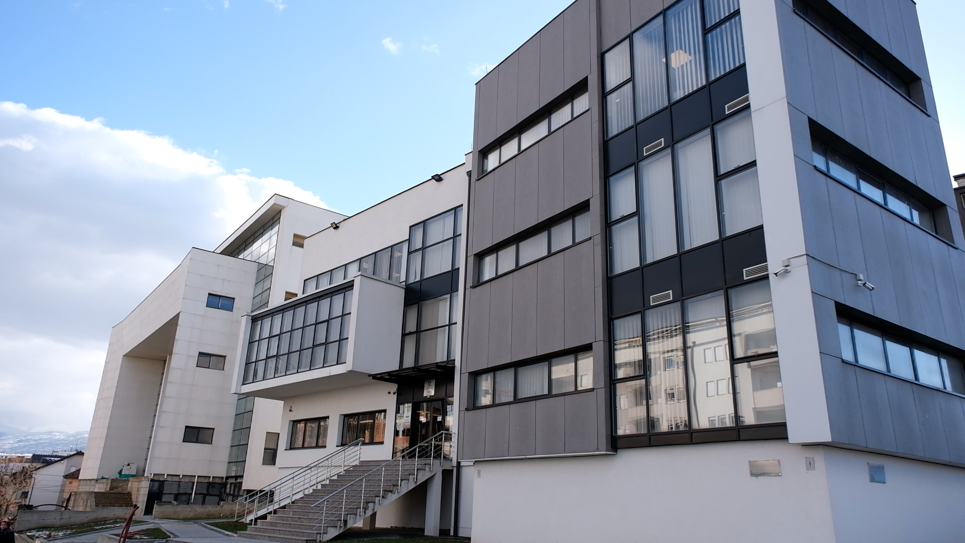 Gjakovë  15 vjeçarja shtatzënë pas bashkëjetesës me 18 vjeçarin