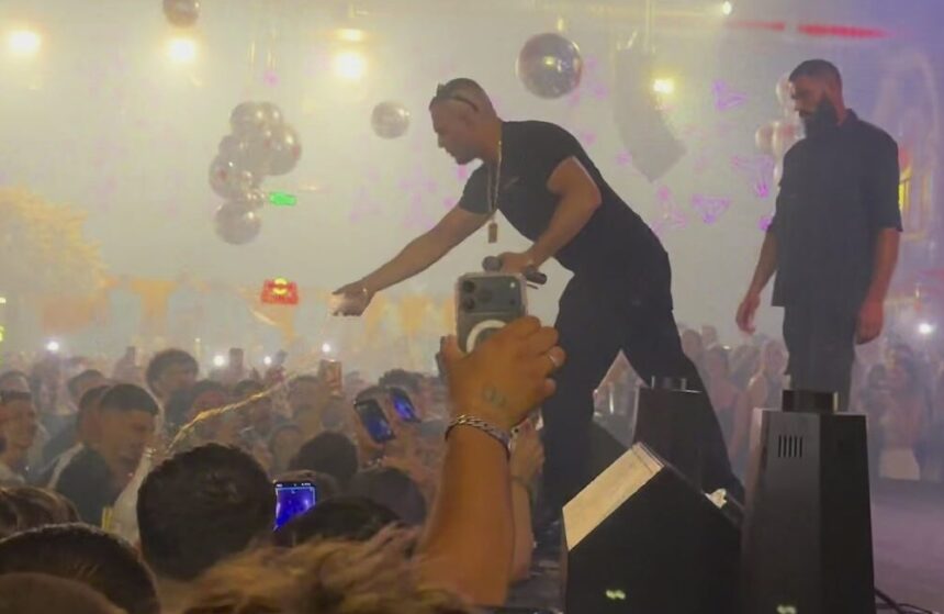 Don Xhoni pranon gabimin ndaj pjesmarrësit në koncert, kërkon falje për veprimin
