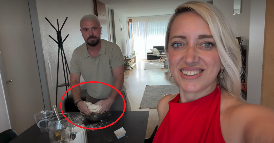 Thjeshtësia e Labinot Rexhes, shfaqet duke gatuar në shtëpi