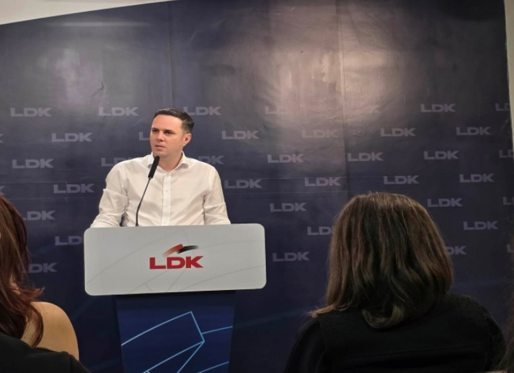 Abdixhiku  Unë me 12 deputetë  do të jem në sallë ditën kur të votohet Presidenti