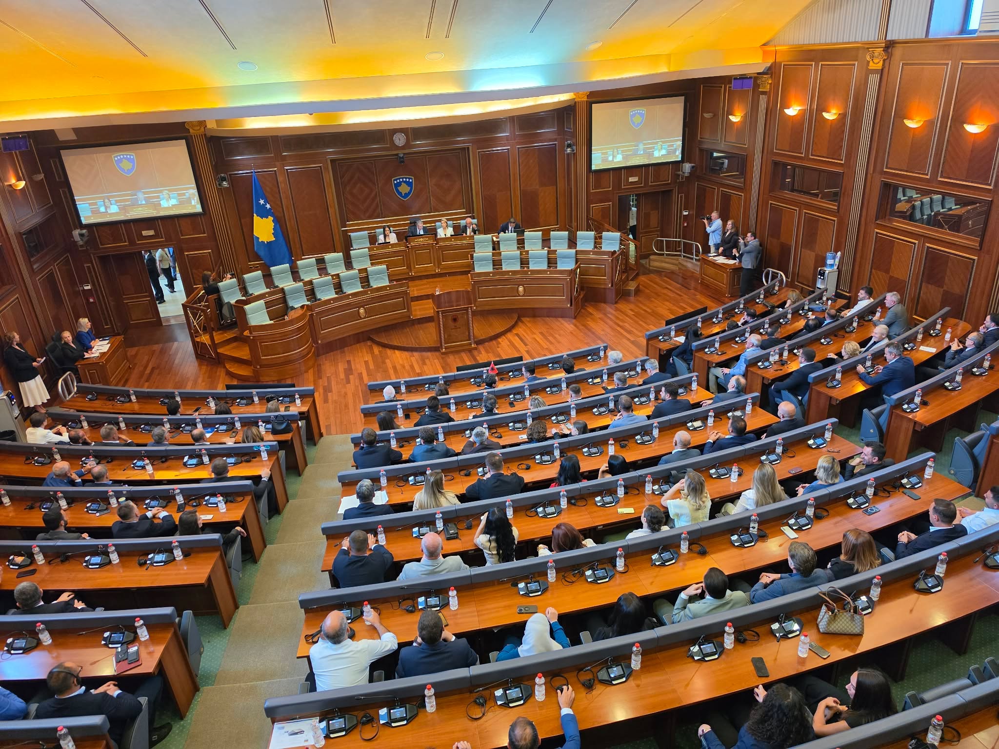 Nuk ka pajtim për nënkryetarët  seanca vazhdon të premten
