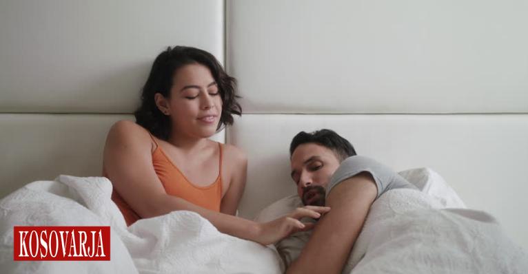 Tri këshilla si ta pengoni të dashurin të mos flejë menjëherë pas seksit